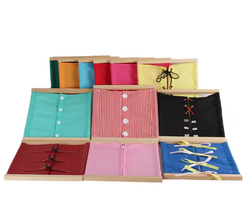 صورة إطار ملابس مونتيسوري وشماعات أدوات تعليمية تعليمية لألعاب التعليم المبكر للأطفال في رياض الأطفال